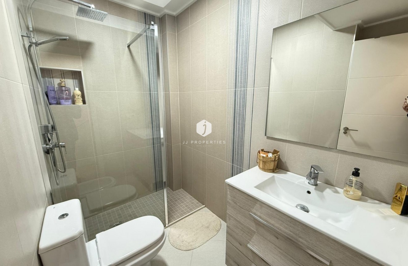 Resale - Chalet -
Torrevieja - El chaparral