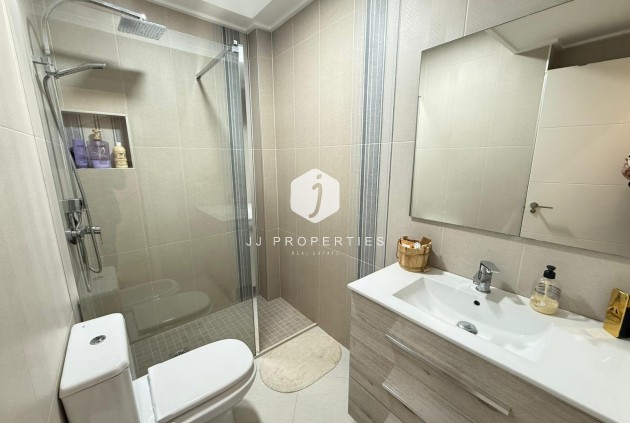 Resale - Chalet -
Torrevieja - El chaparral
