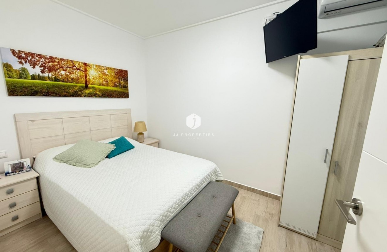 Resale - Chalet -
Torrevieja - El chaparral
