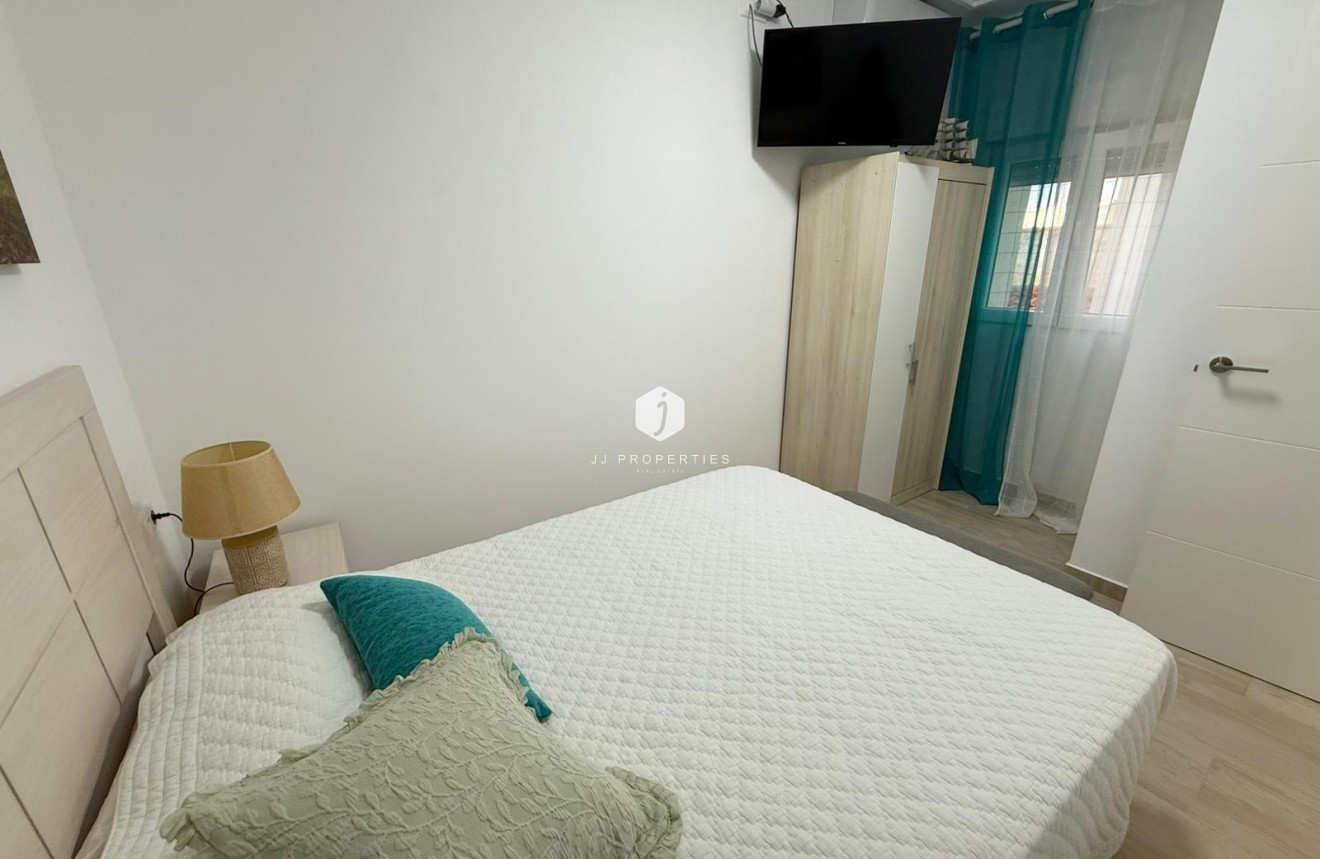 Resale - Chalet -
Torrevieja - El chaparral