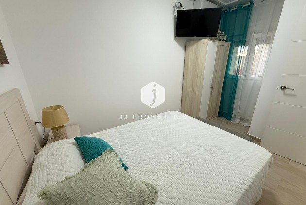 Resale - Chalet -
Torrevieja - El chaparral