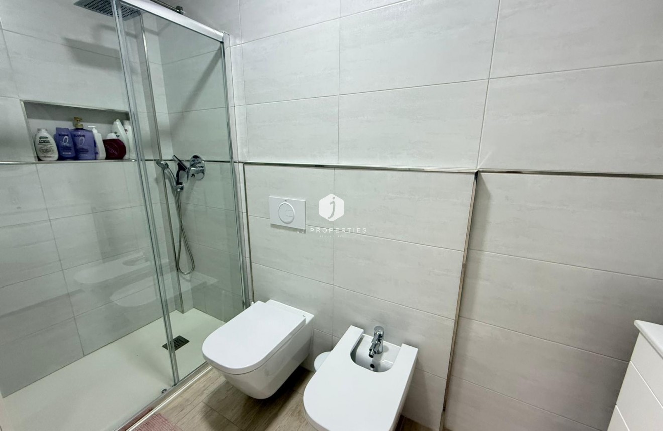 Resale - Chalet -
Torrevieja - El chaparral