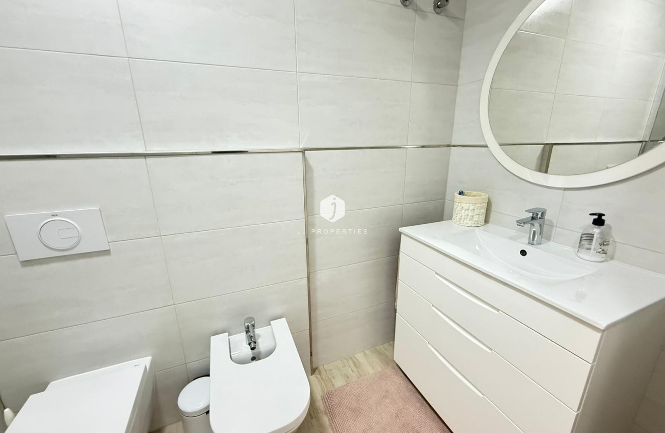 Resale - Chalet -
Torrevieja - El chaparral