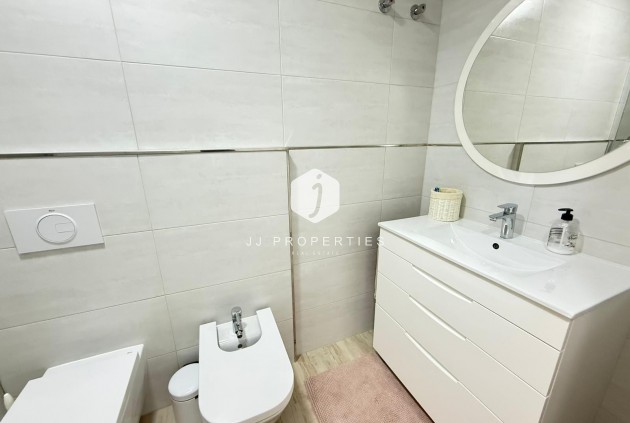 Resale - Chalet -
Torrevieja - El chaparral