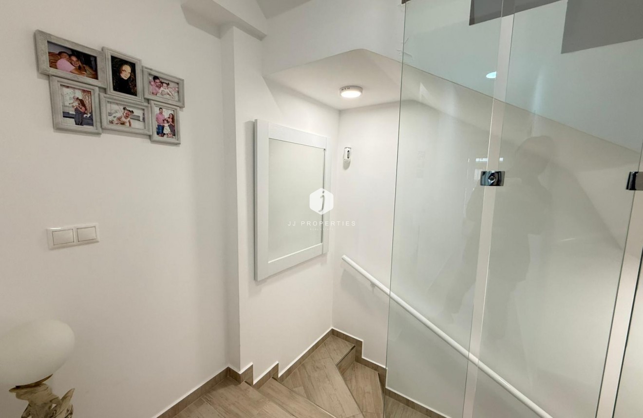 Resale - Chalet -
Torrevieja - El chaparral
