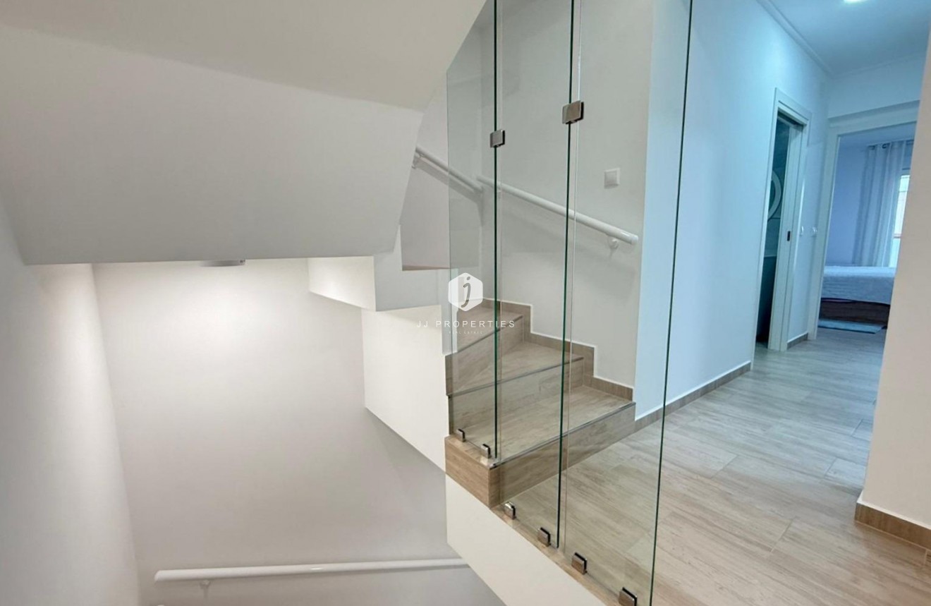 Resale - Chalet -
Torrevieja - El chaparral