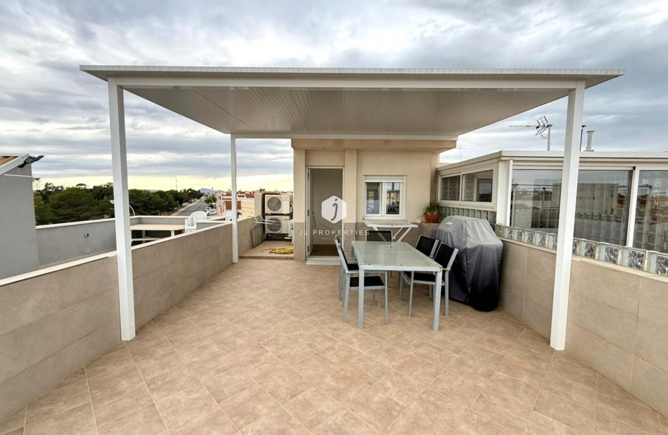 Resale - Chalet -
Torrevieja - El chaparral