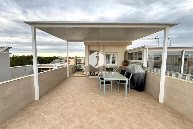 Resale - Chalet -
Torrevieja - El chaparral