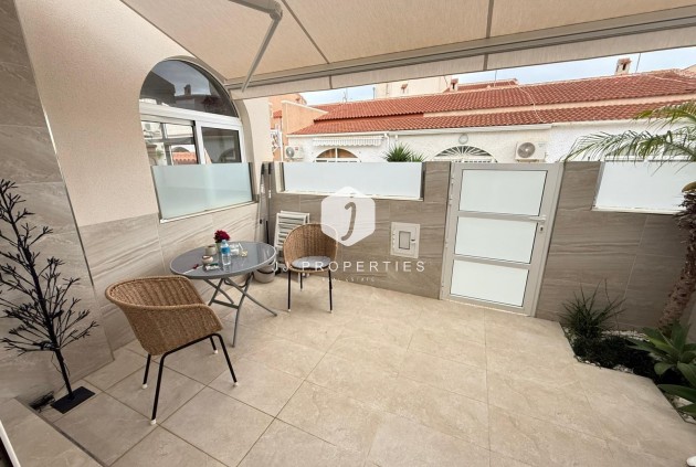 Resale - Chalet -
Torrevieja - El chaparral
