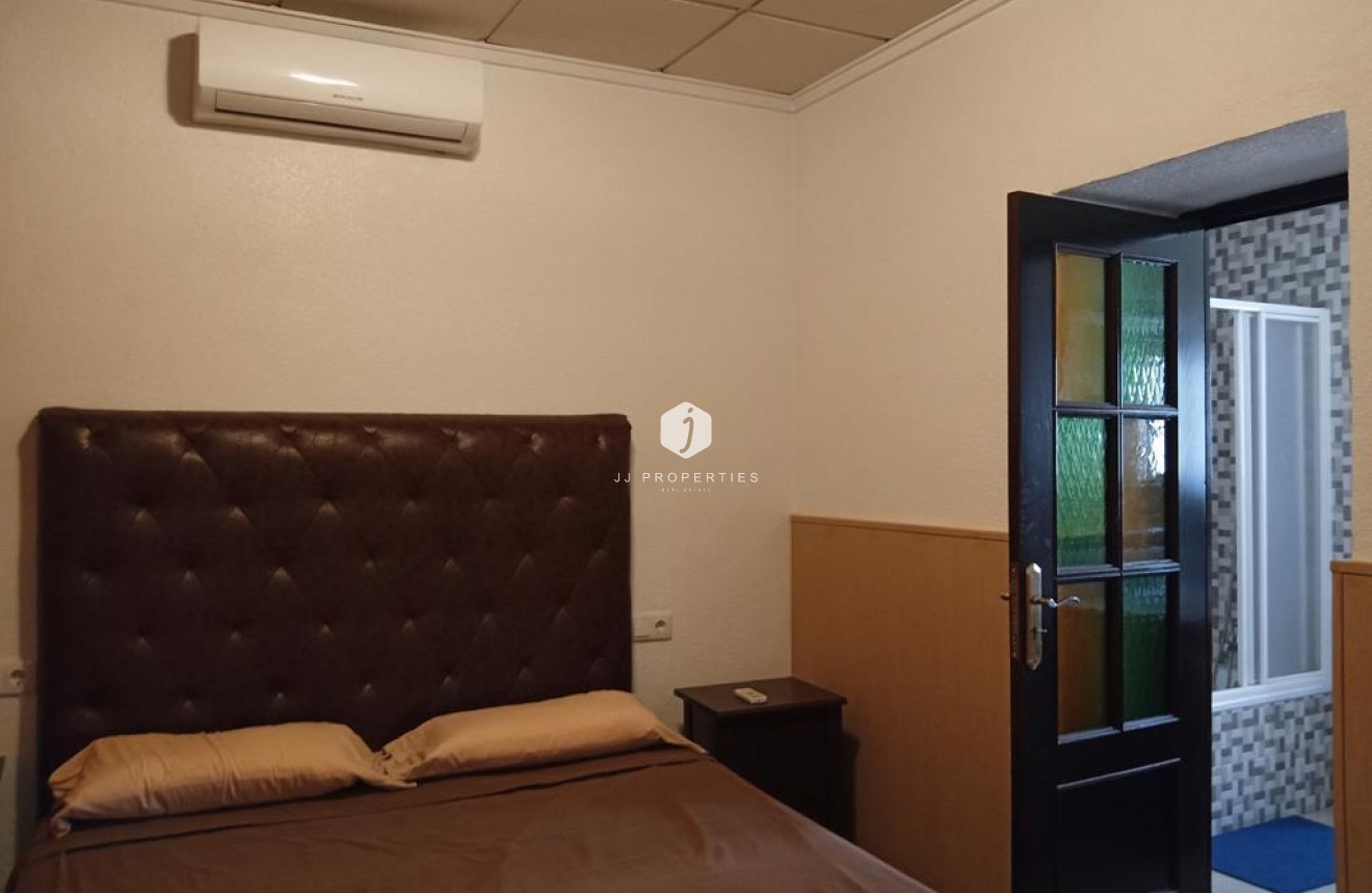 Segunda mano - Chalet -
Los Montesinos - PUEBLO CENTRO