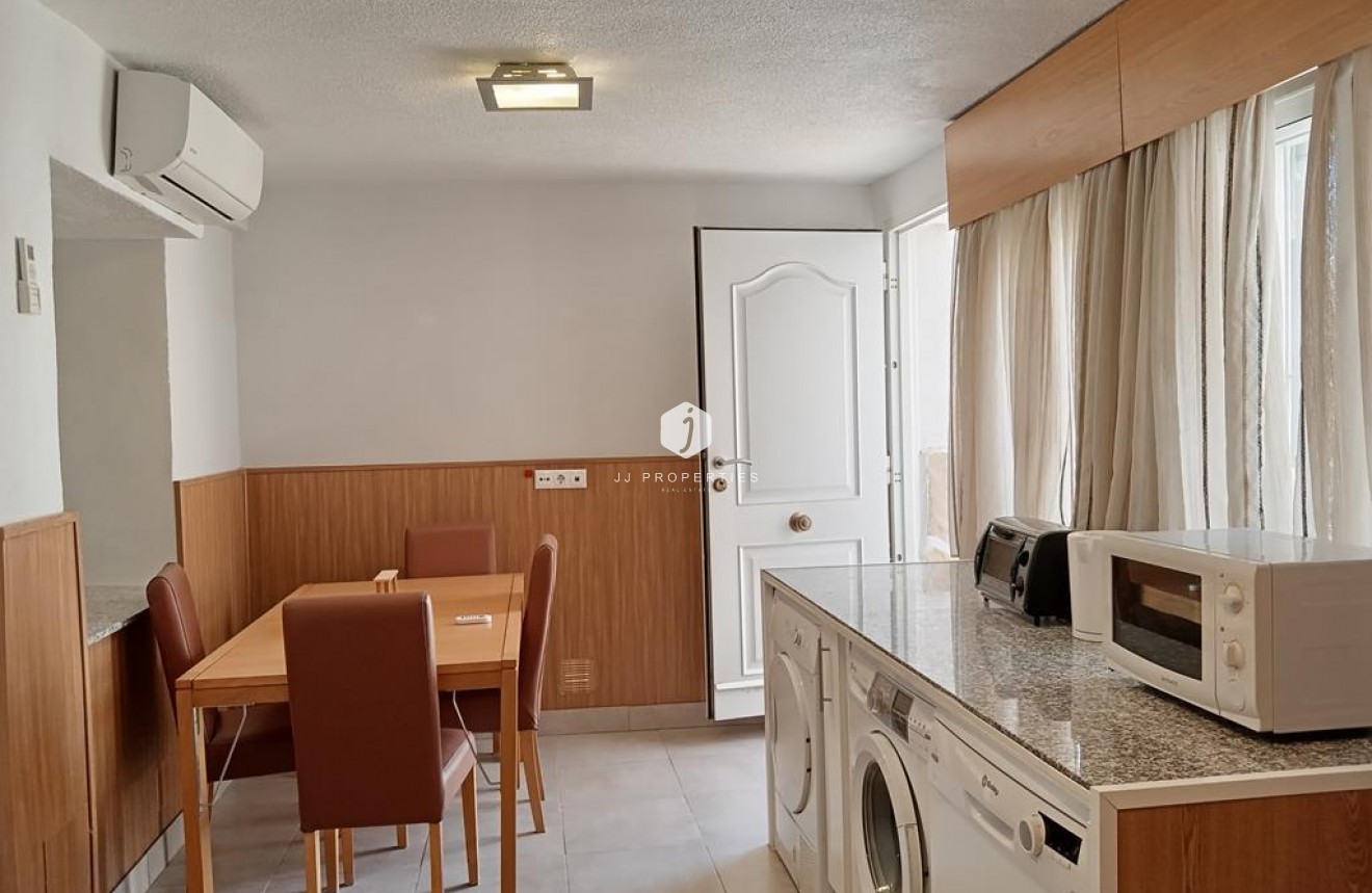 Segunda mano - Chalet -
Los Montesinos - PUEBLO CENTRO