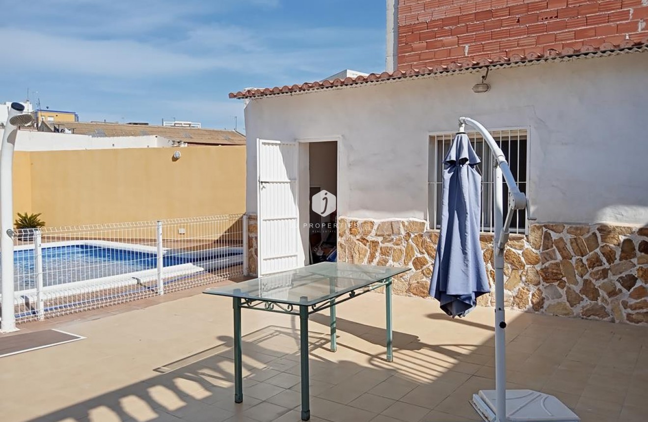 Segunda mano - Chalet -
Los Montesinos - PUEBLO CENTRO