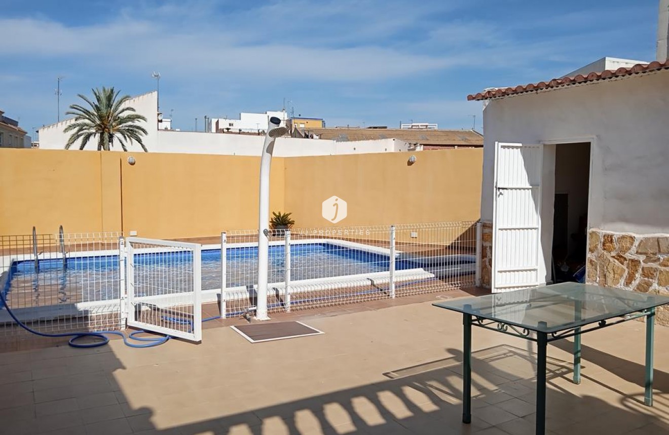 Segunda mano - Chalet -
Los Montesinos - PUEBLO CENTRO