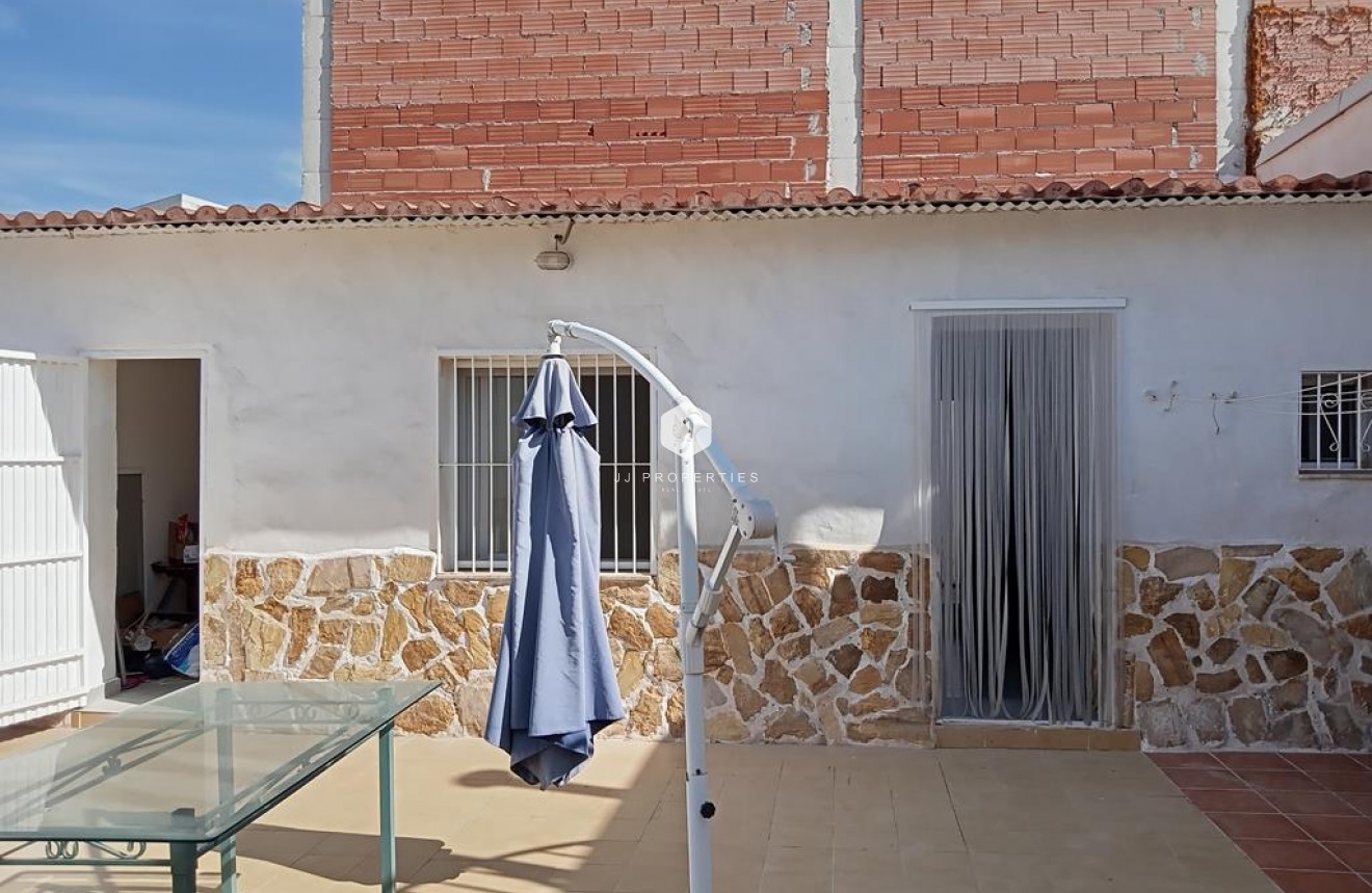 Segunda mano - Chalet -
Los Montesinos - PUEBLO CENTRO