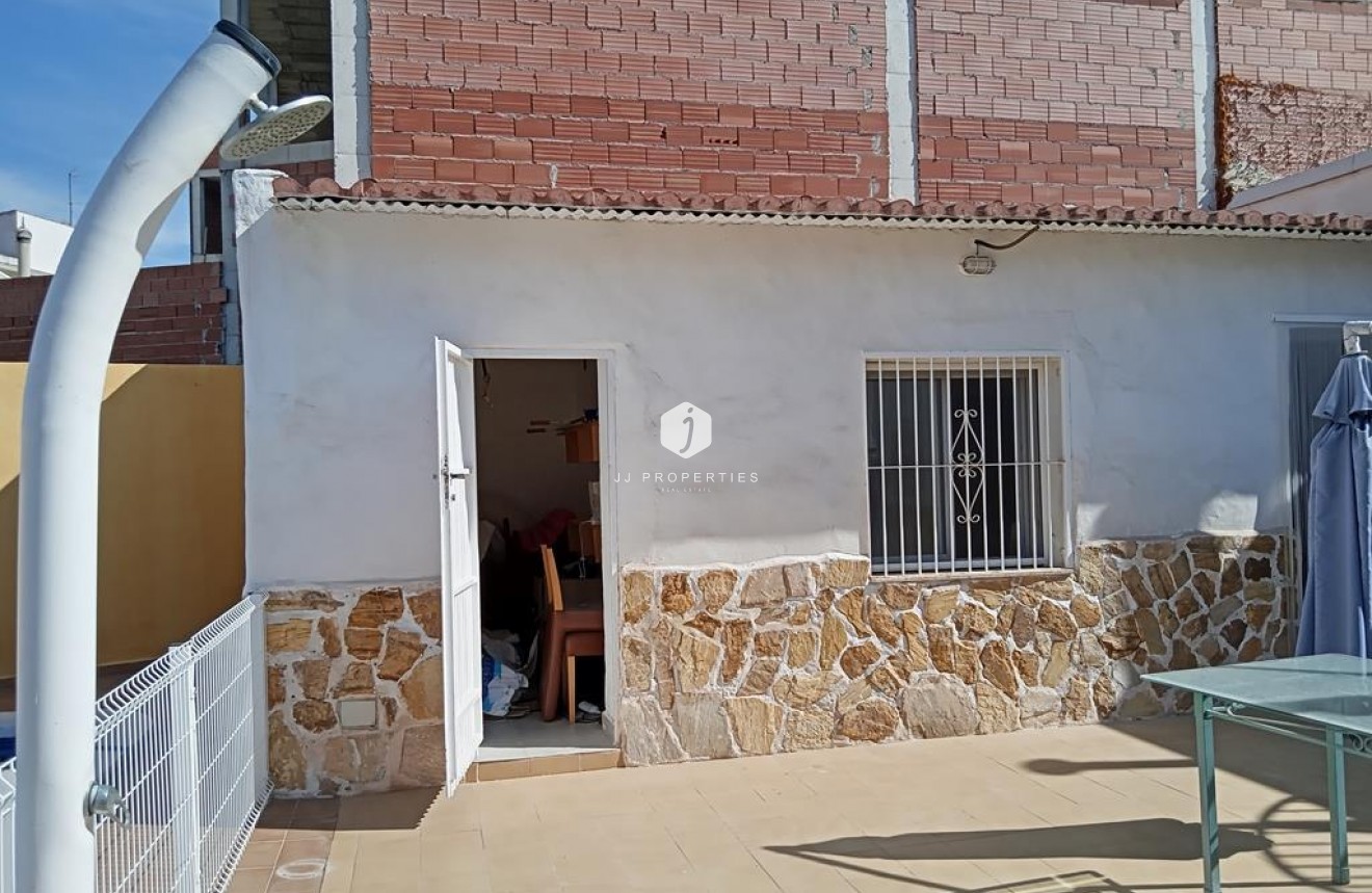 Segunda mano - Chalet -
Los Montesinos - PUEBLO CENTRO