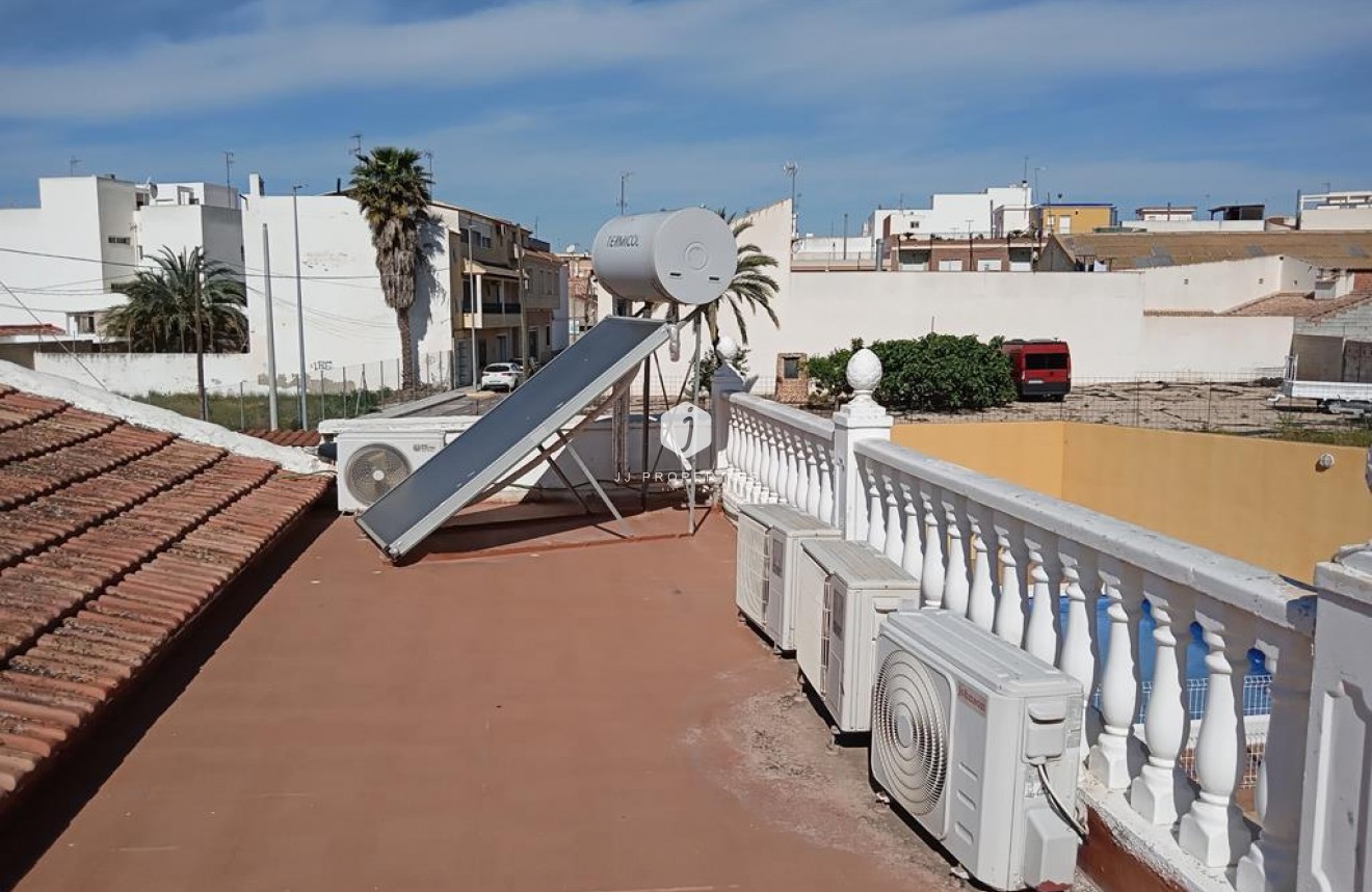 Segunda mano - Chalet -
Los Montesinos - PUEBLO CENTRO