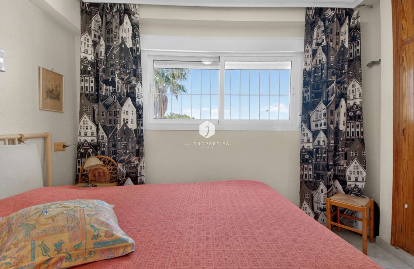 Tweedehands - Appartement / flat -
Punta Prima - Costa Blanca