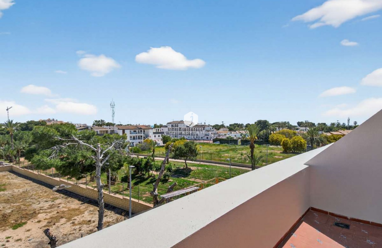 Tweedehands - Appartement / flat -
Punta Prima - Costa Blanca