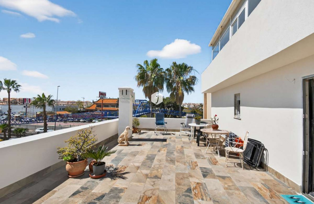 Tweedehands - Appartement / flat -
Punta Prima - Costa Blanca