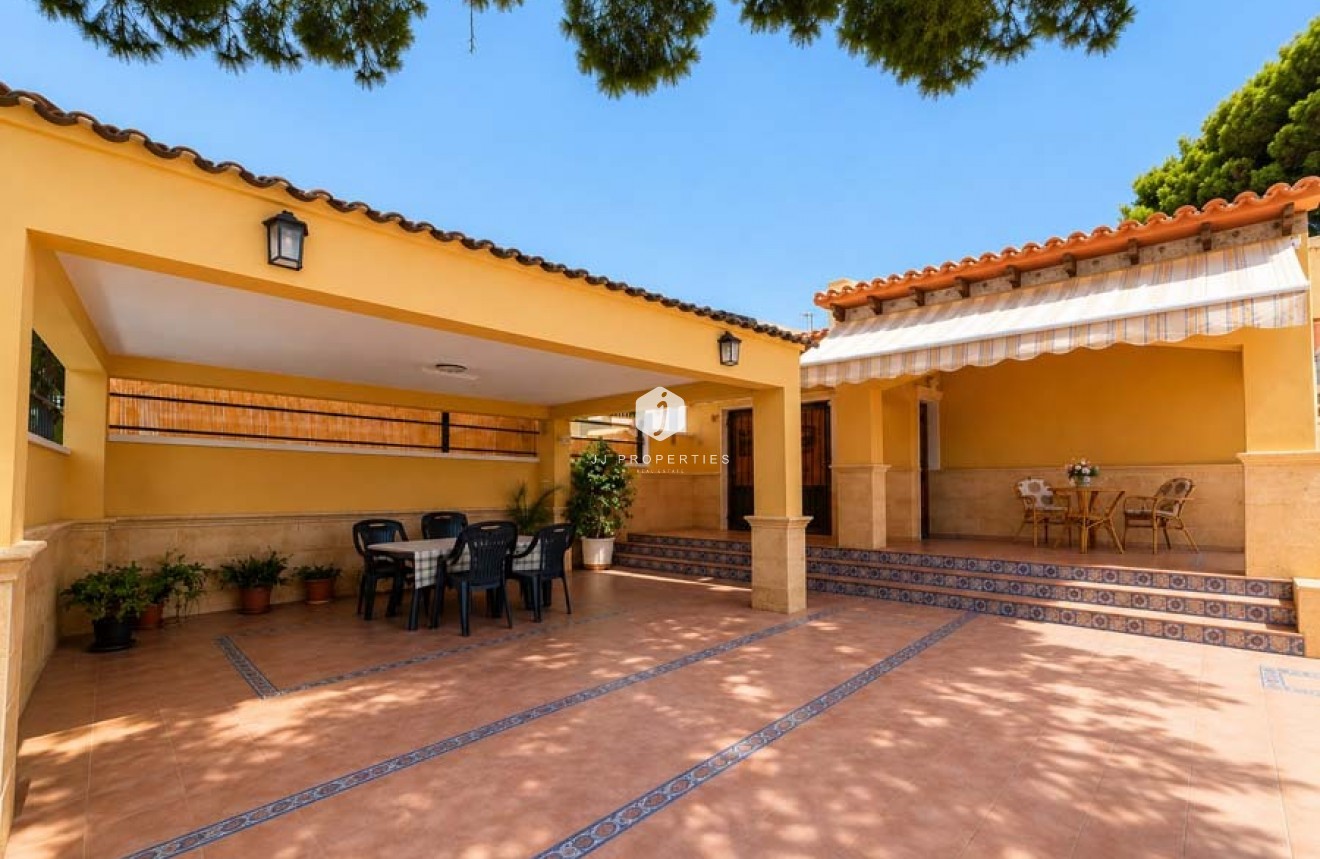 Resale - Chalet -
Orihuela Costa - Punta Prima