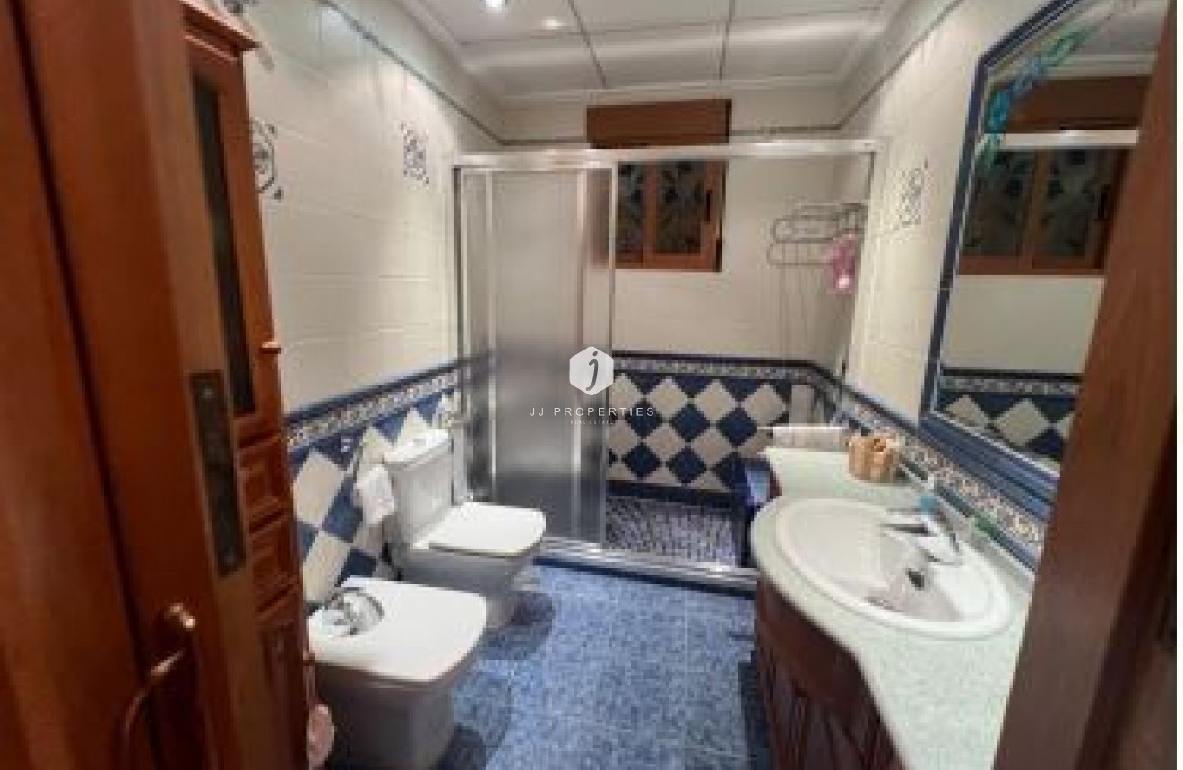 Resale - Chalet -
Orihuela Costa - Punta Prima