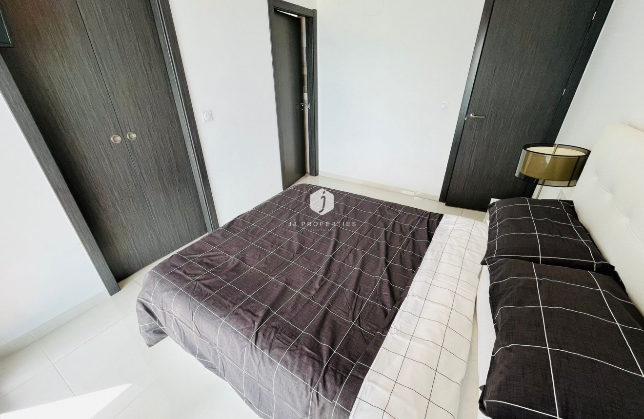 Resale - Apartment / flat -
Punta Prima - Costa Blanca