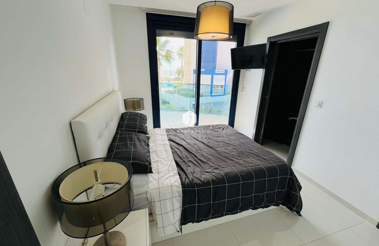Resale - Apartment / flat -
Punta Prima - Costa Blanca