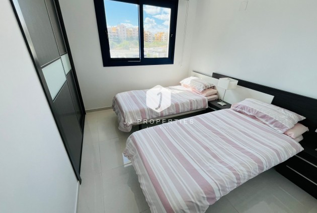 Resale - Apartment / flat -
Punta Prima - Costa Blanca