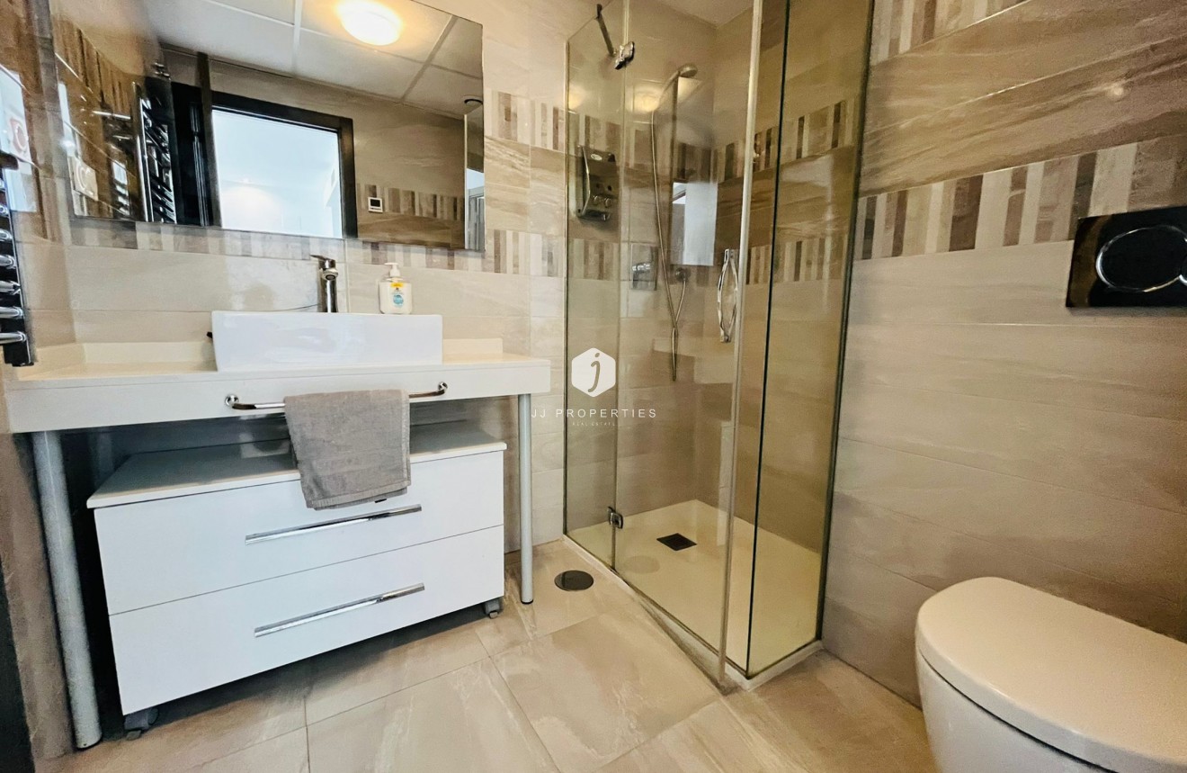 Resale - Apartment / flat -
Punta Prima - Costa Blanca