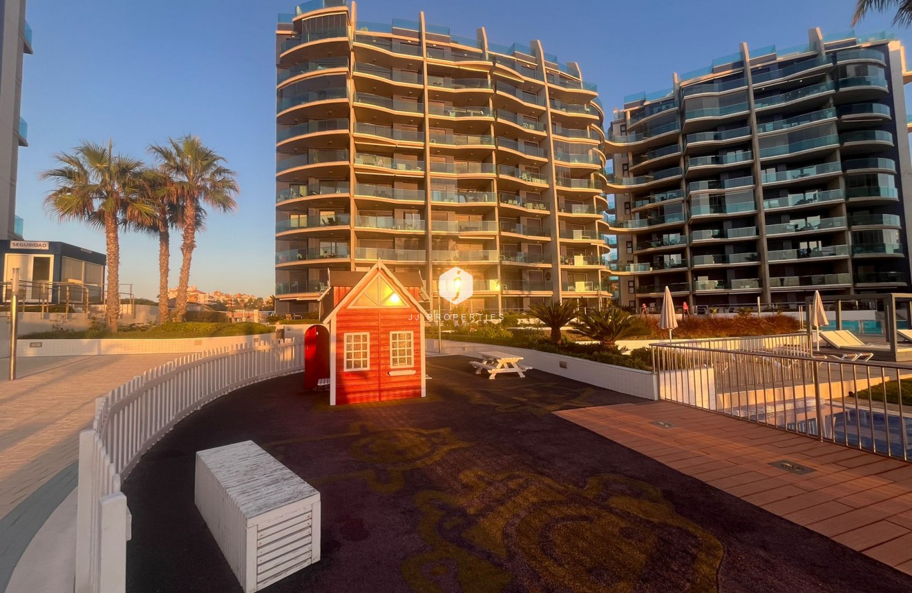 Resale - Apartment / flat -
Punta Prima - Costa Blanca