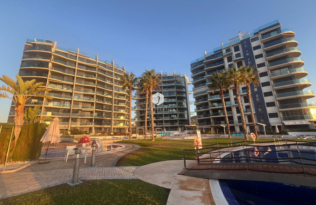 Resale - Apartment / flat -
Punta Prima - Costa Blanca