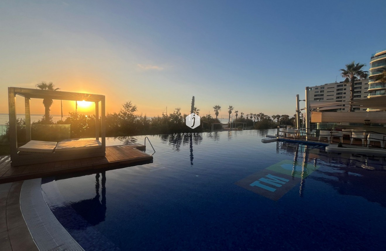 Resale - Apartment / flat -
Punta Prima - Costa Blanca