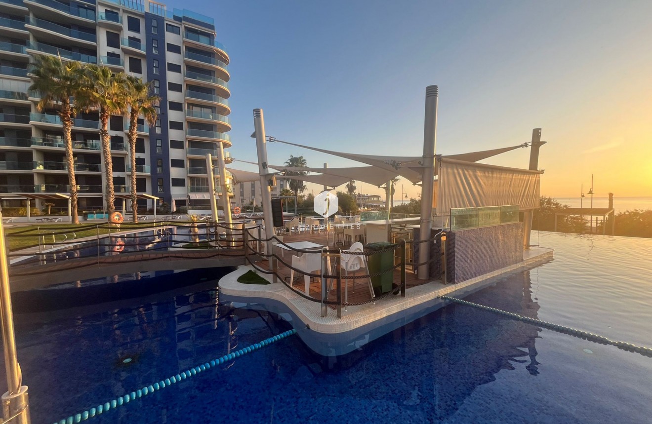 Resale - Apartment / flat -
Punta Prima - Costa Blanca