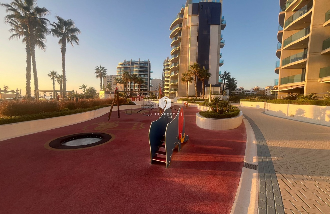 Resale - Apartment / flat -
Punta Prima - Costa Blanca