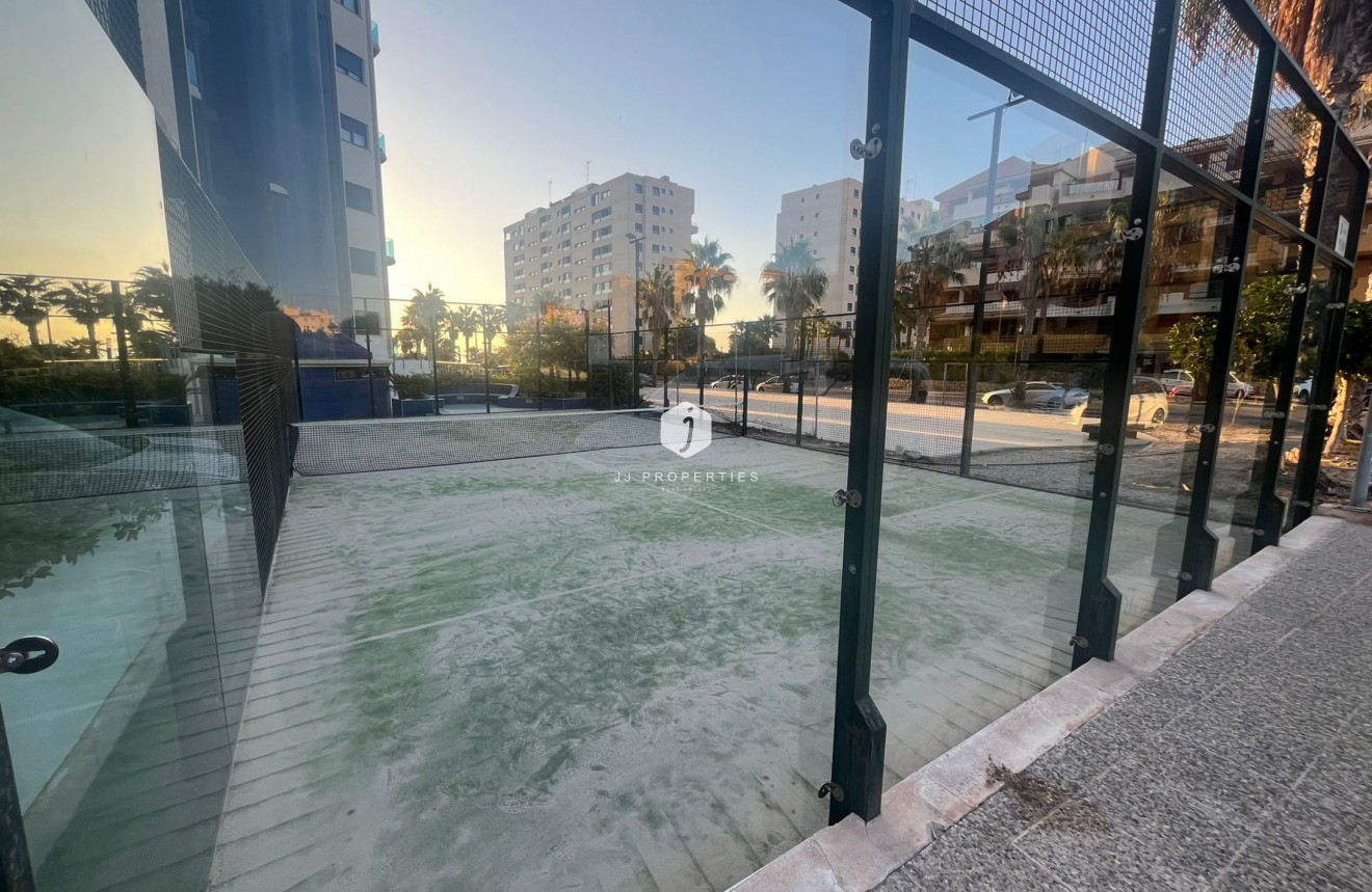 Resale - Apartment / flat -
Punta Prima - Costa Blanca