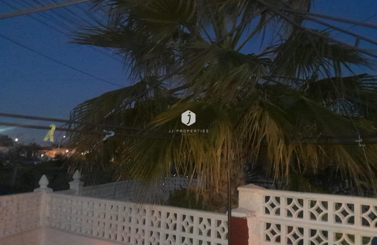Resale - Chalet -
Torrevieja - La Siesta - El Salado - Torreta