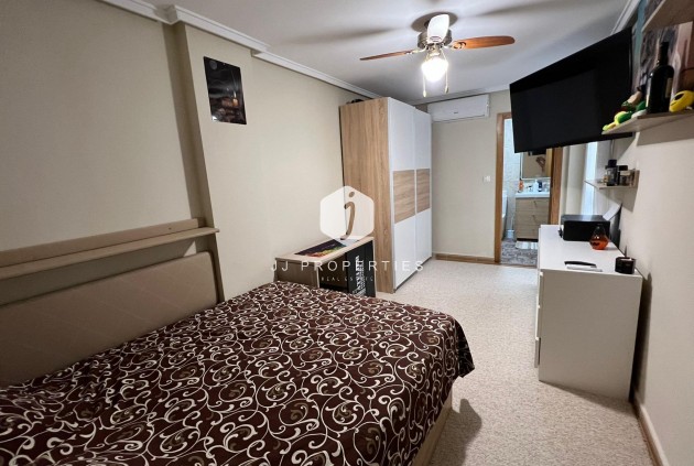 D'occasion - Appartement -
Torrevieja - Centro