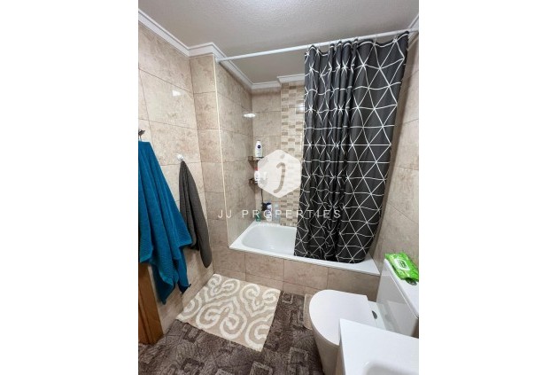 D'occasion - Appartement -
Torrevieja - Centro