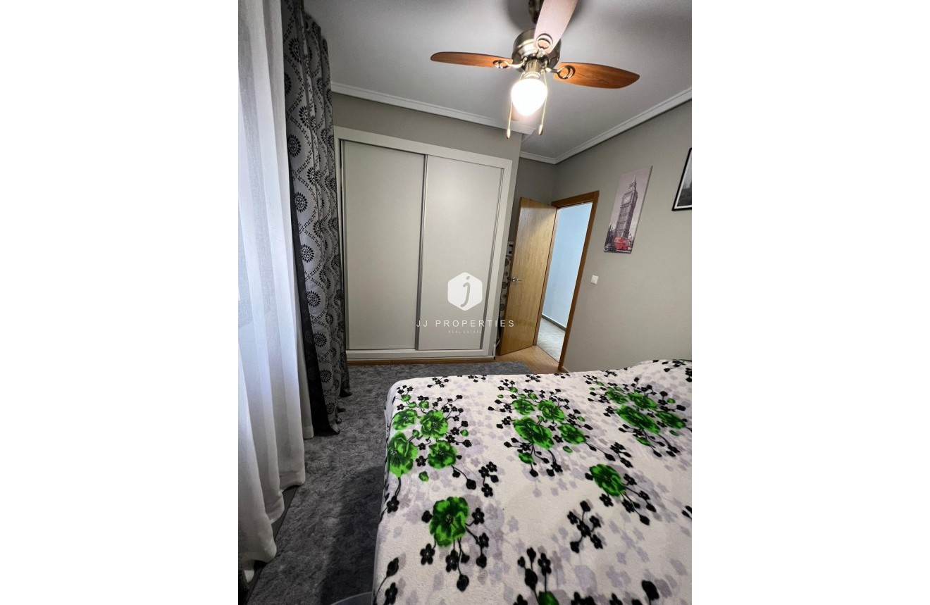 D'occasion - Appartement -
Torrevieja - Centro