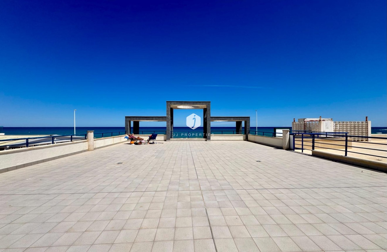 Z drugiej ręki - Mieszkanie w bloku -
Torrevieja - Torre la mata