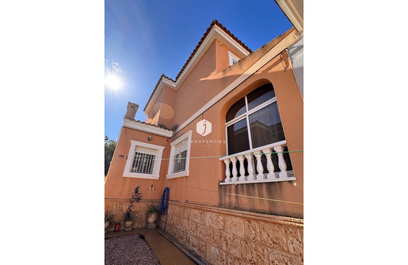 Z drugiej ręki - Villa -
Cox