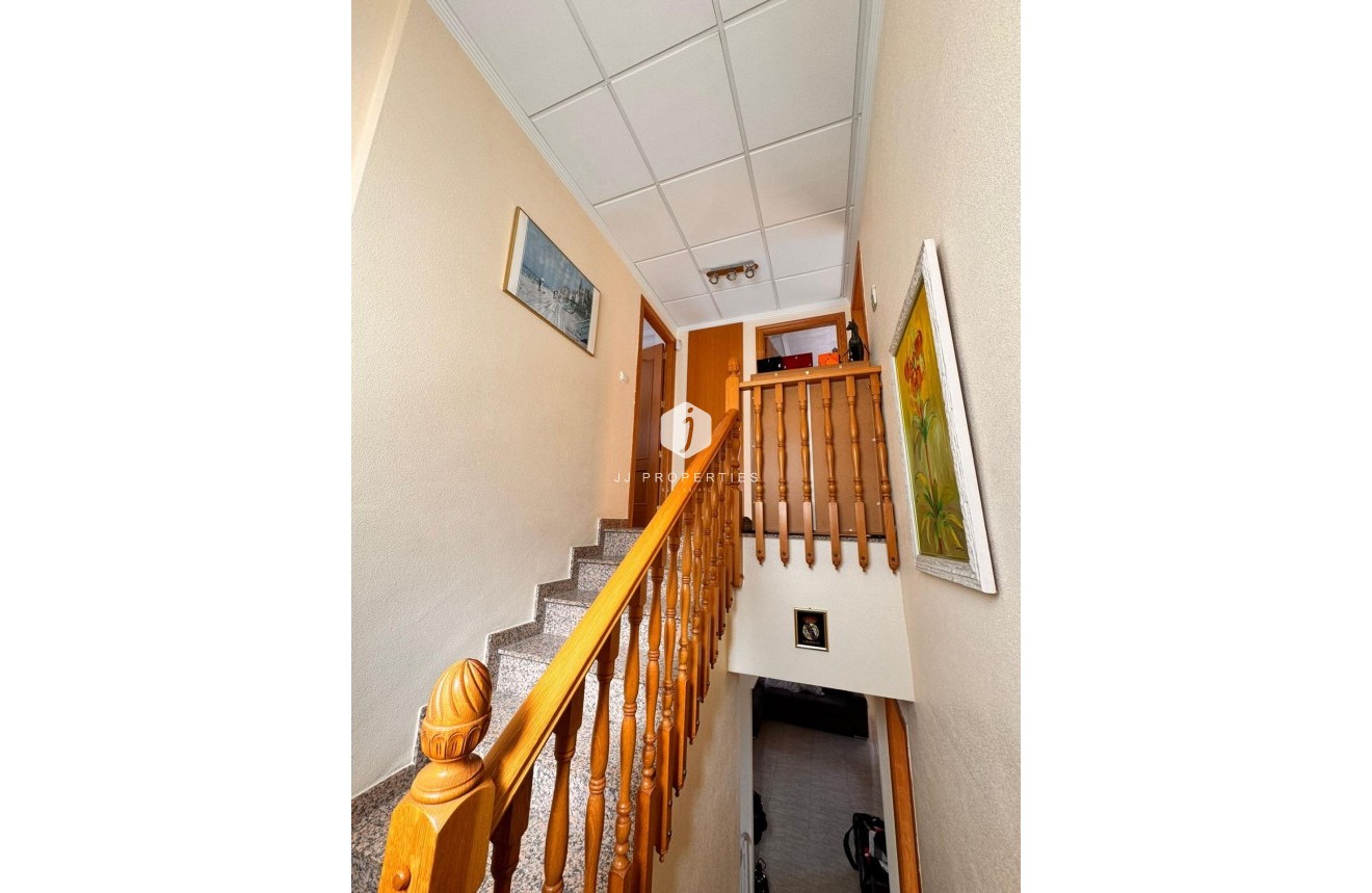 Z drugiej ręki - Villa -
Cox