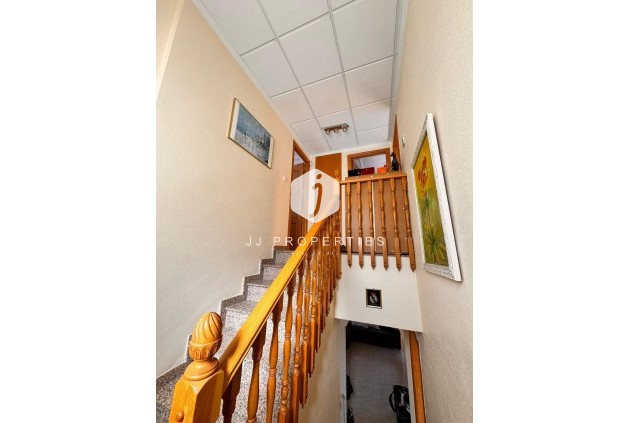 Z drugiej ręki - Villa -
Cox