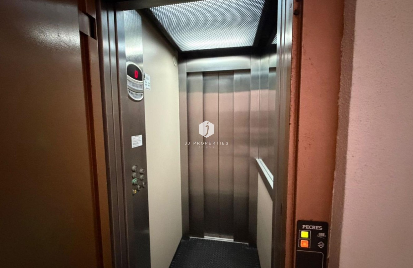 Tweedehands - Appartement / flat -
Torrevieja - Centro