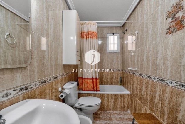 D'occasion - Appartement -
Torrevieja - Playa de los locos
