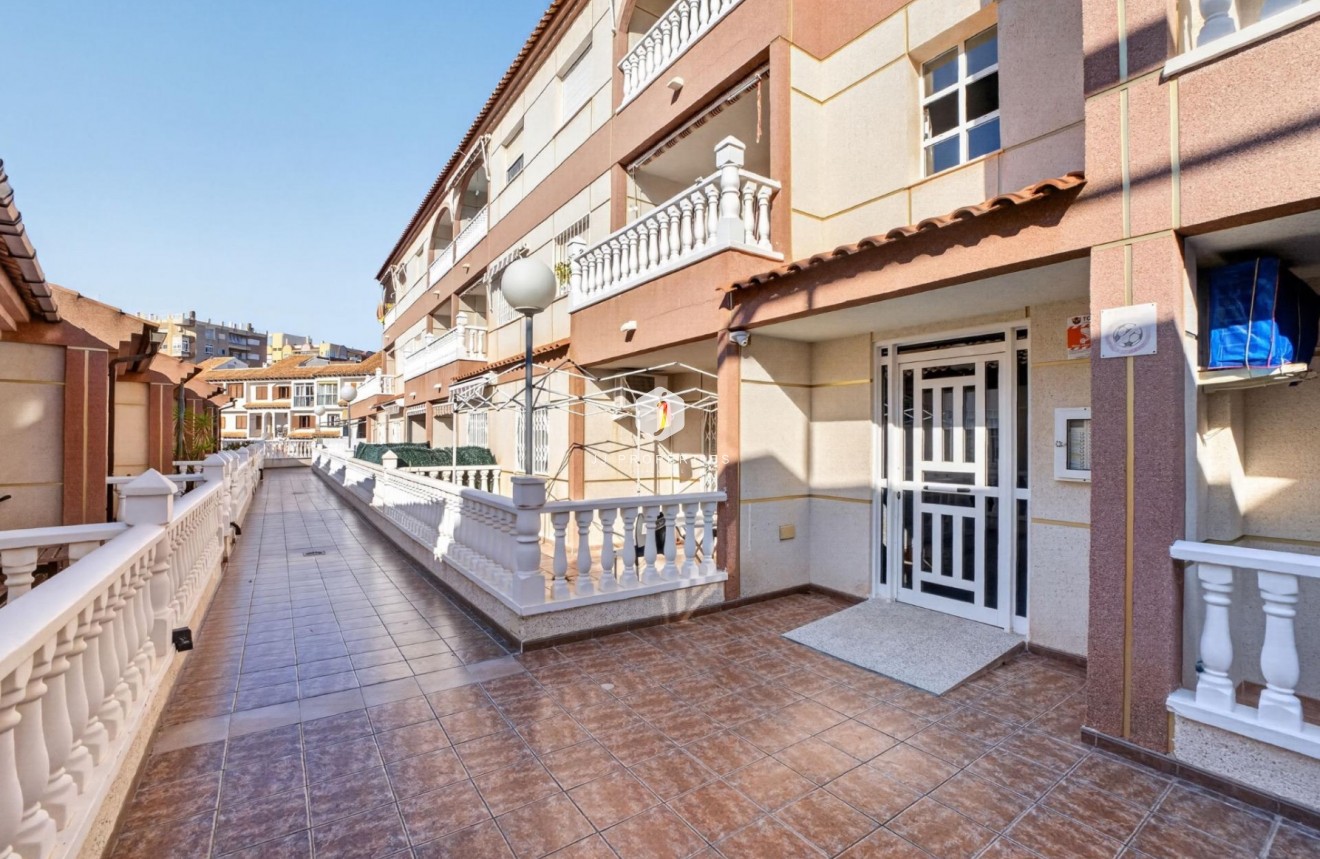 D'occasion - Appartement -
Torrevieja - Playa de los locos
