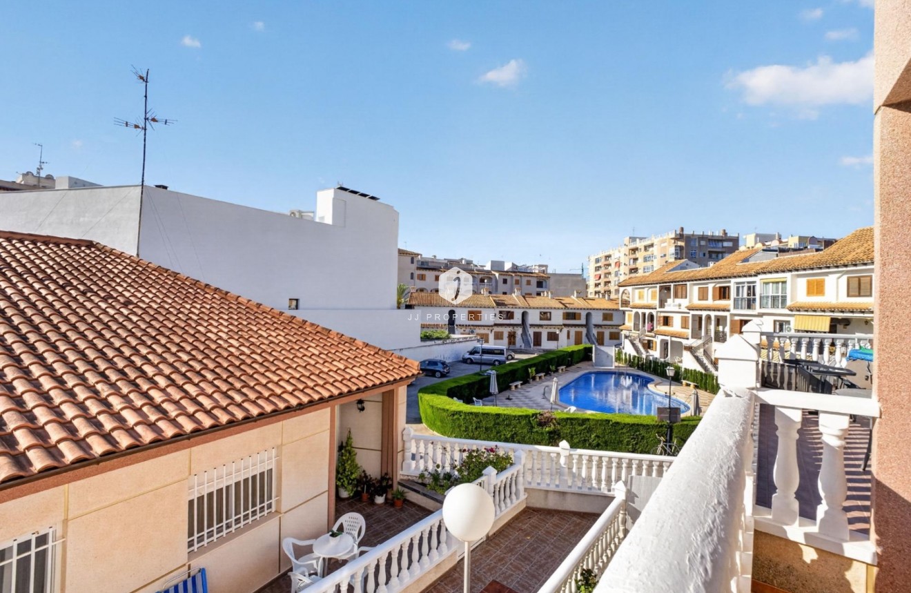 D'occasion - Appartement -
Torrevieja - Playa de los locos