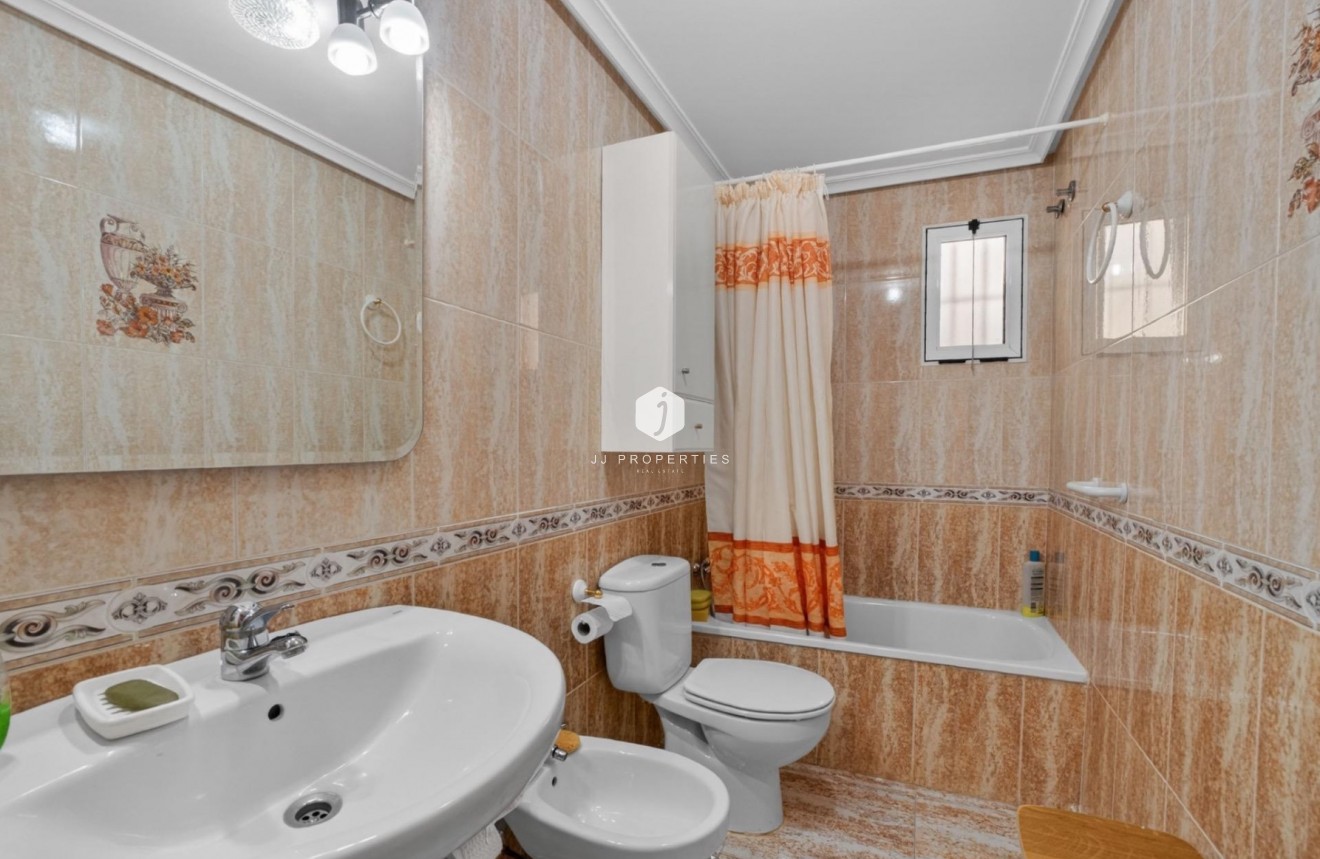 D'occasion - Appartement -
Torrevieja - Playa de los locos