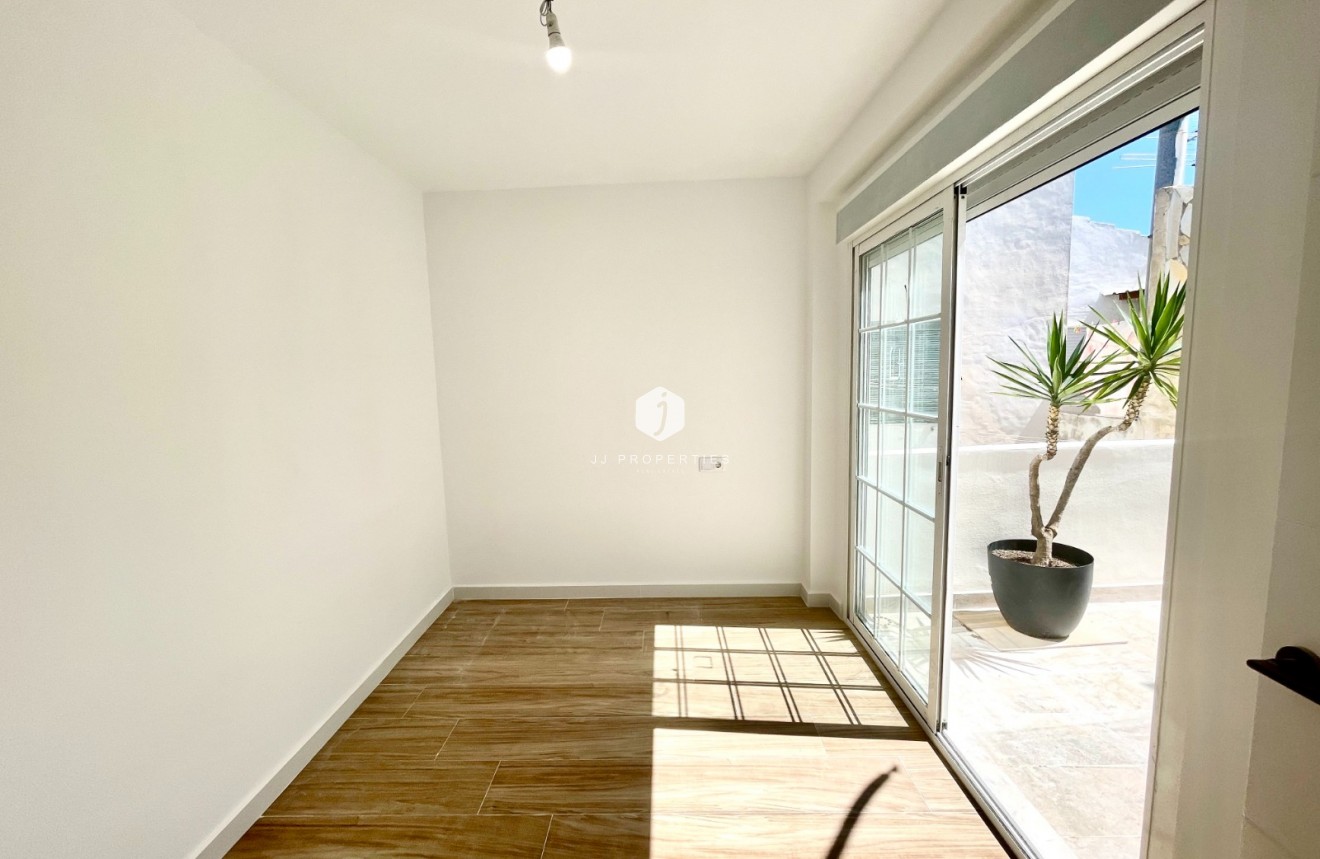 Tweedehands - Chalet -
Daya Vieja - Costa Blanca