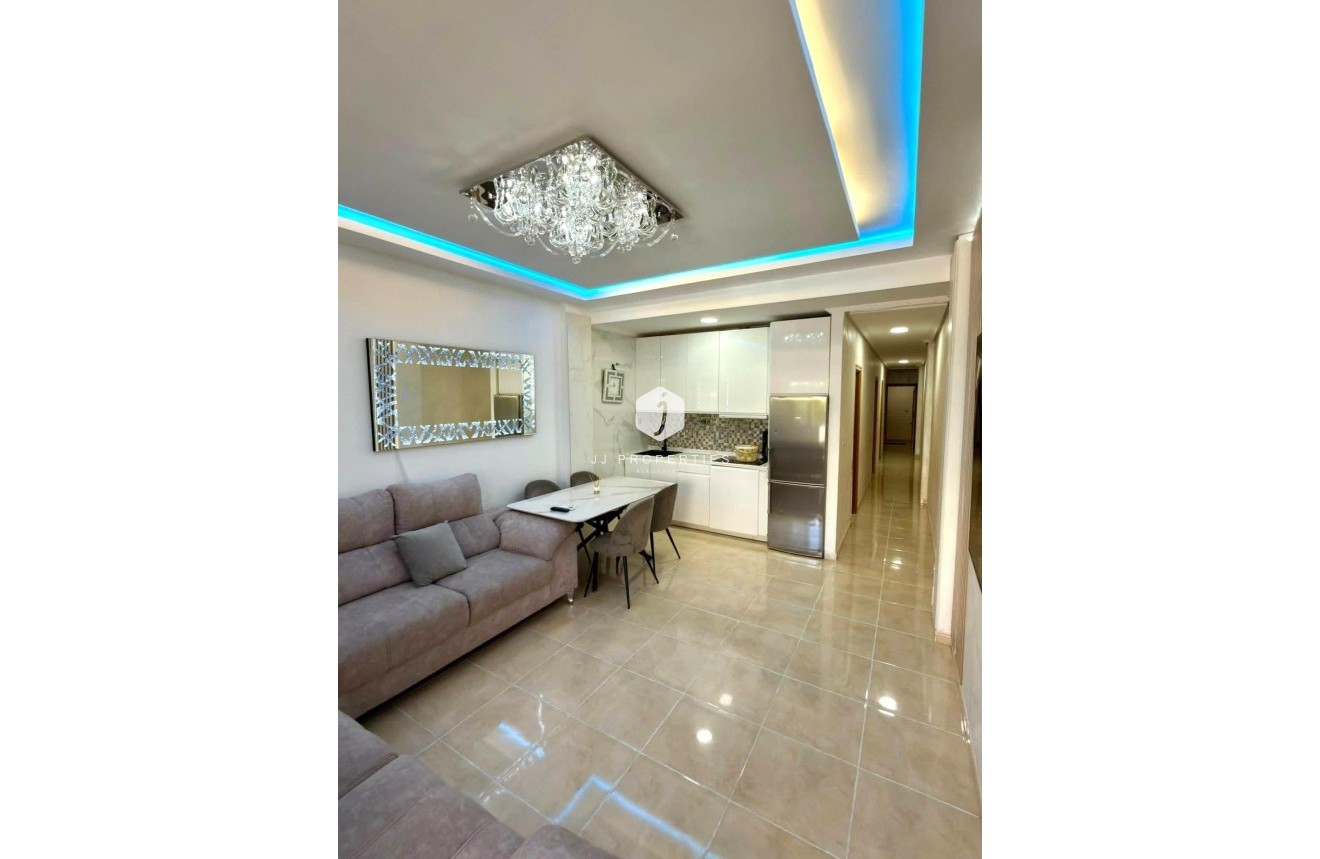 Resale - Apartment / flat -
Torrevieja - Nueva Torrevieja